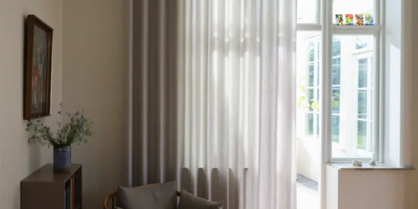 sandnes-markise_gardiner_fg_ku_det-gule-pal_2023_05 Gardinsøm