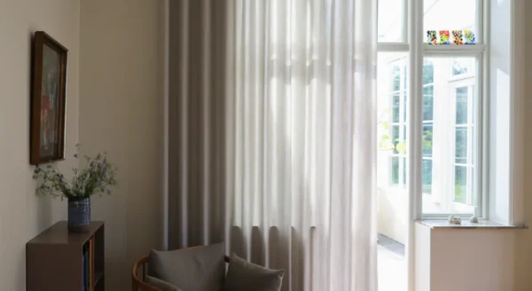 sandnes-markise_gardiner_fg_ku_det-gule-pal_2023_05 Gardinsøm