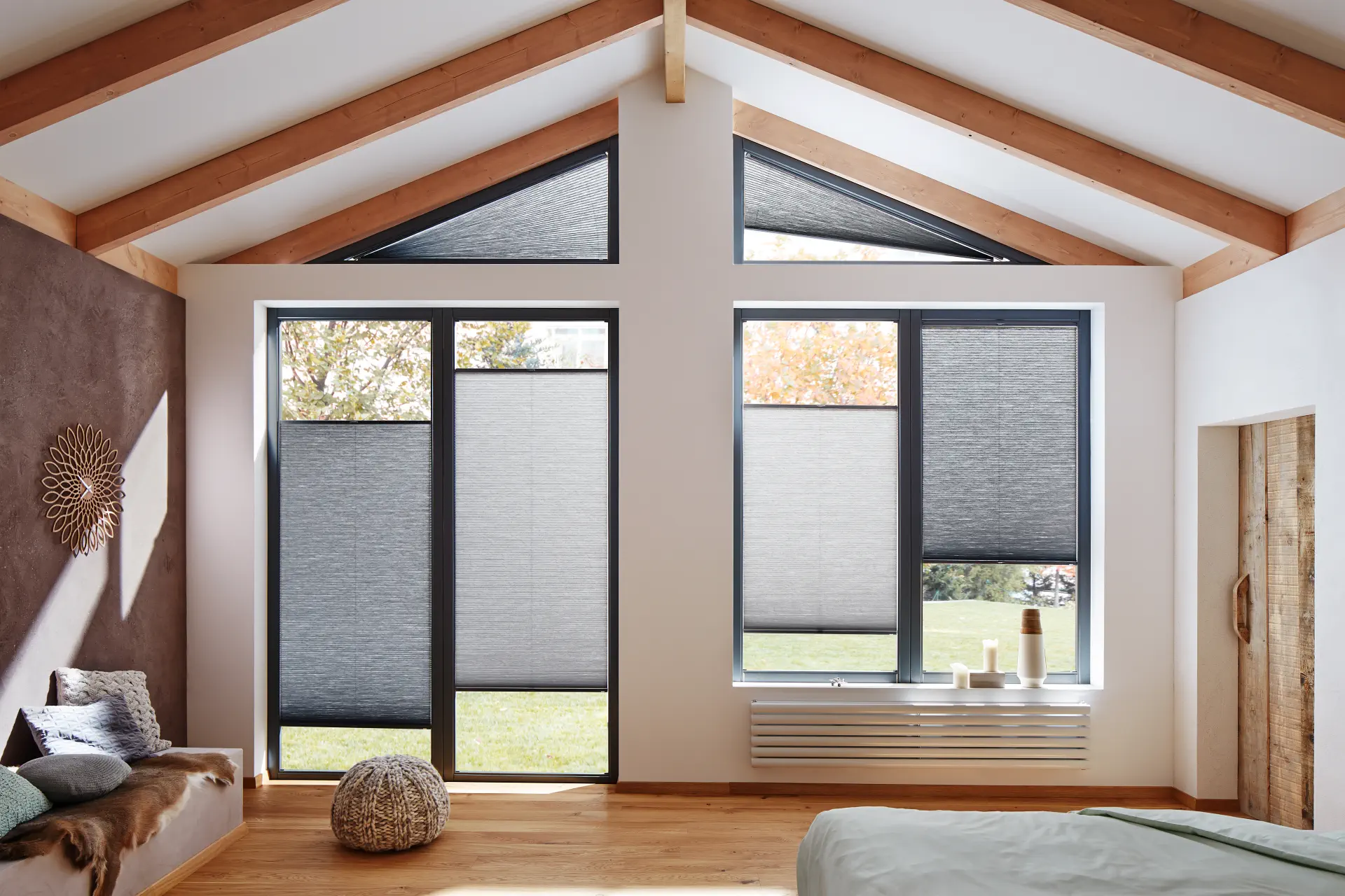 sandnes-markise_plissegardiner_duette-shades-full-room-photo-top-down-bottom-up-grey-in-living-room-(1) sandnes-markise_plissegardiner_duette-shades-full-room-photo-top-down-bottom-up-grey-in-living-room-(1)