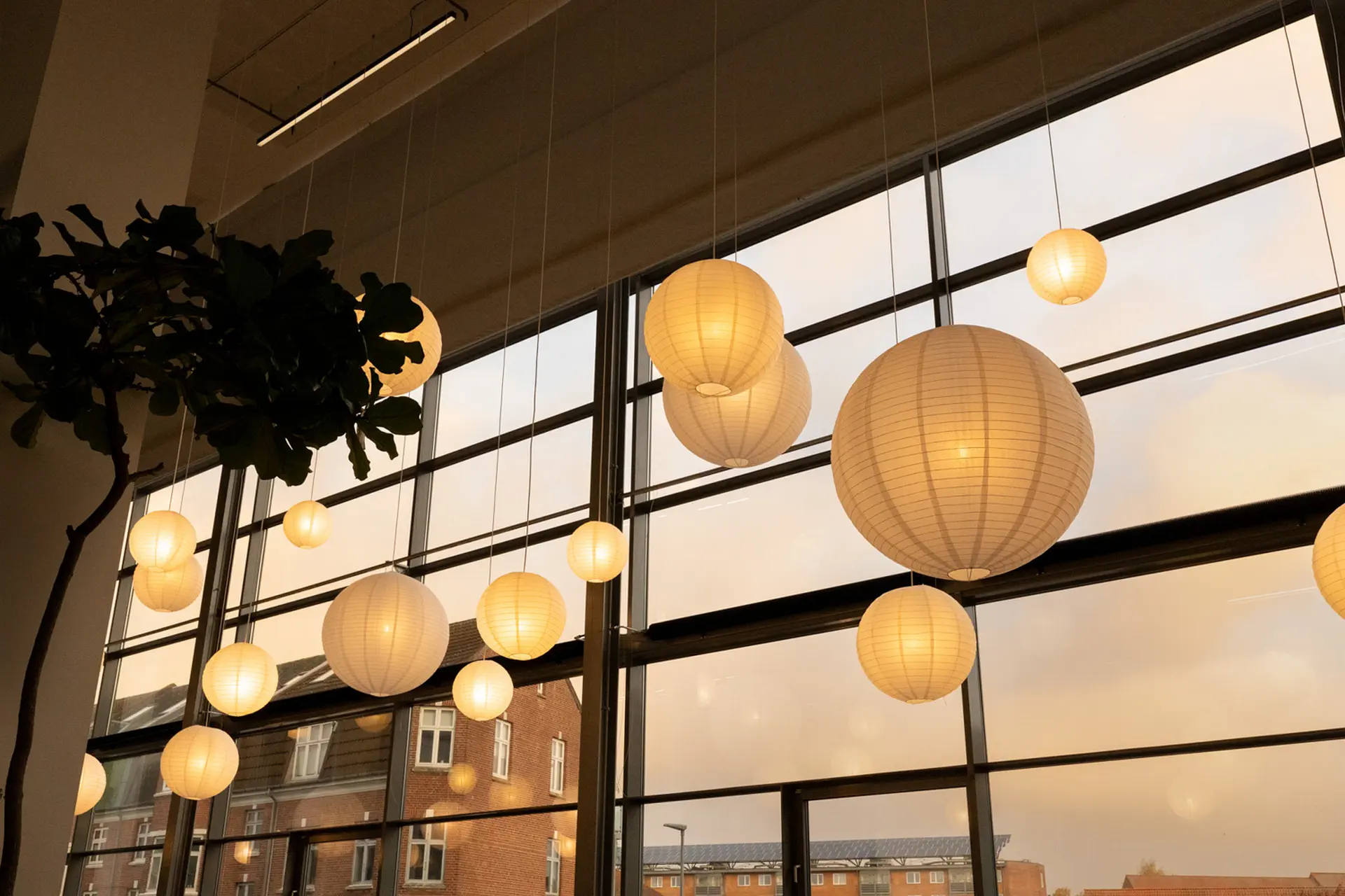 sandnes-markise_rullegardiner_fischer_kolding_designskole_rullegardin_moerklaegning_interior_kolding_011_landscape_web