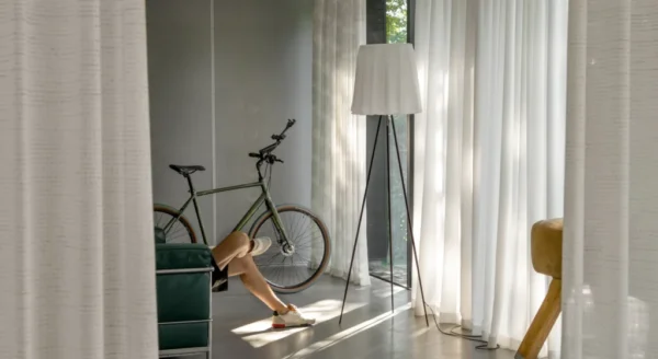 tekstilgardiner-casual-light-fischer-stofgardiner-produkter-kurage01 Tekstilgardiner