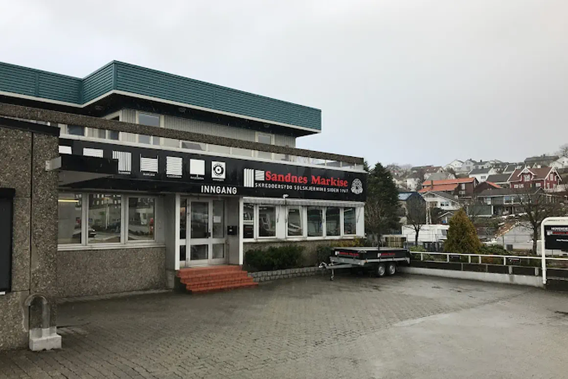sandnes-markisa_showroom-entrance
