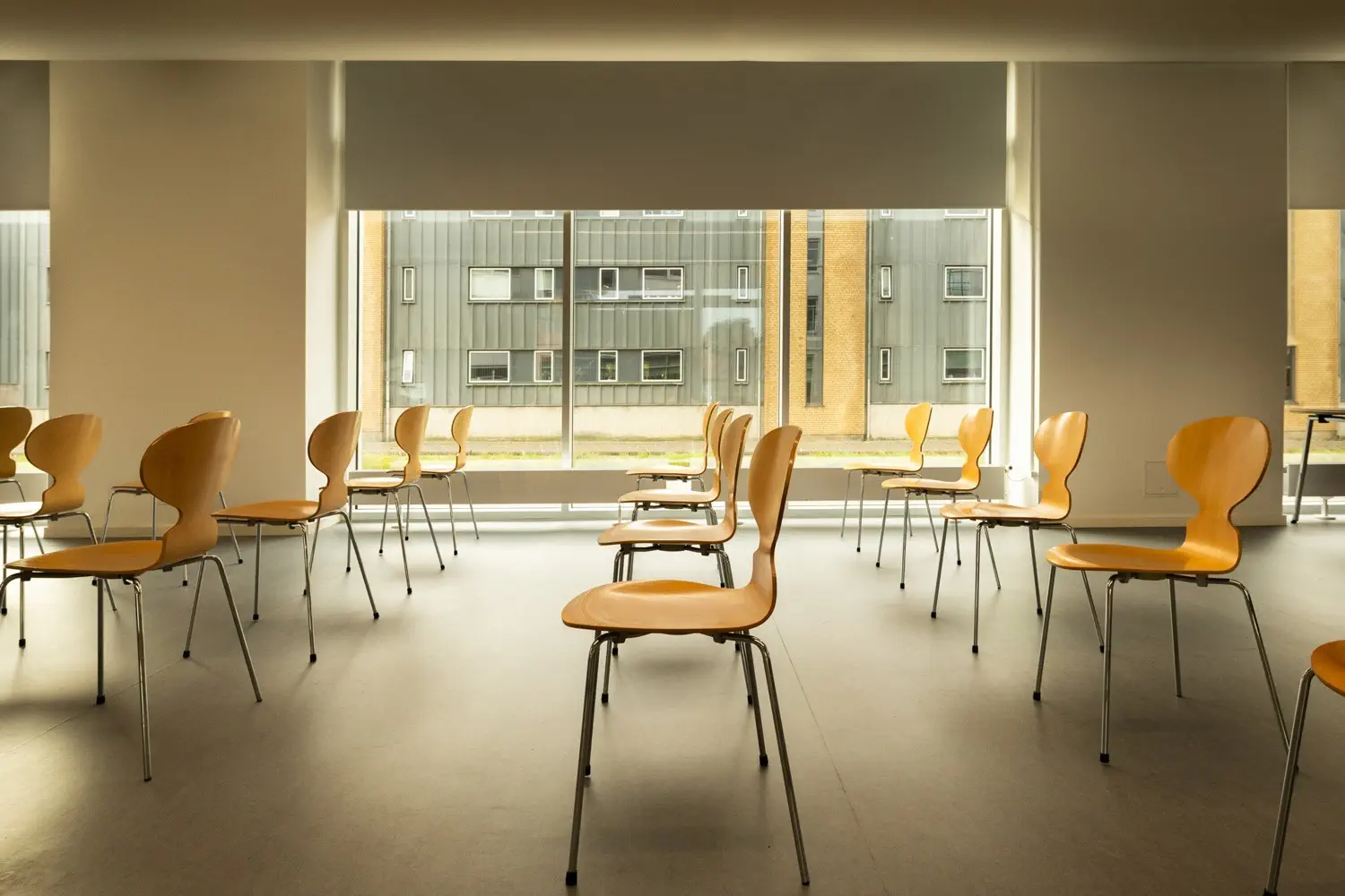 rullegardiner_fischer_kolding_designskole_moerklaegning_interior_kolding_001_landscape_web